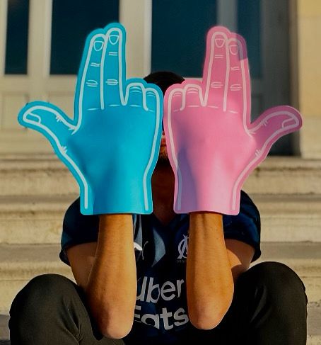🤟 Pourquoi tout le monde fait le signe de Jul en concert ?